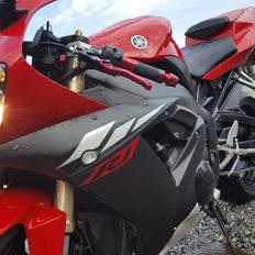 Yamaha YZF R1