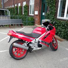 Honda VFR 750 F RC36