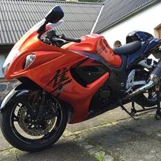 Suzuki GSX 1300 R Hayabusa. *SOLGT, snøft*