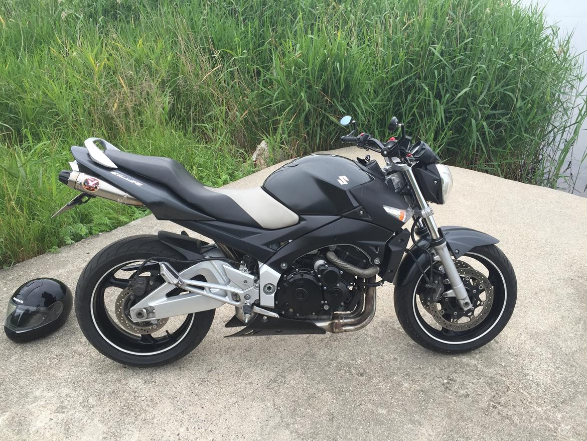 Suzuki gsr 600 billede 1