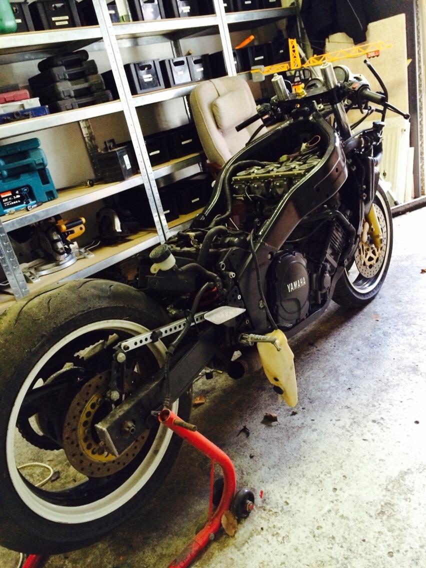 Yamaha FZR billede 8