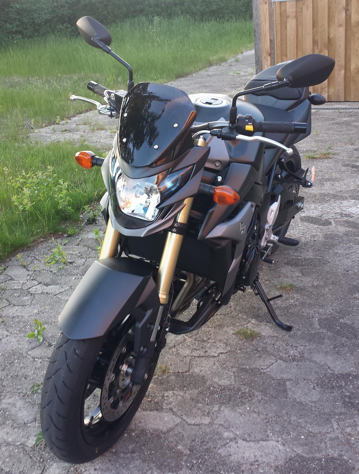 Suzuki GSR 750 AL6  Yoshimura Edition billede 4