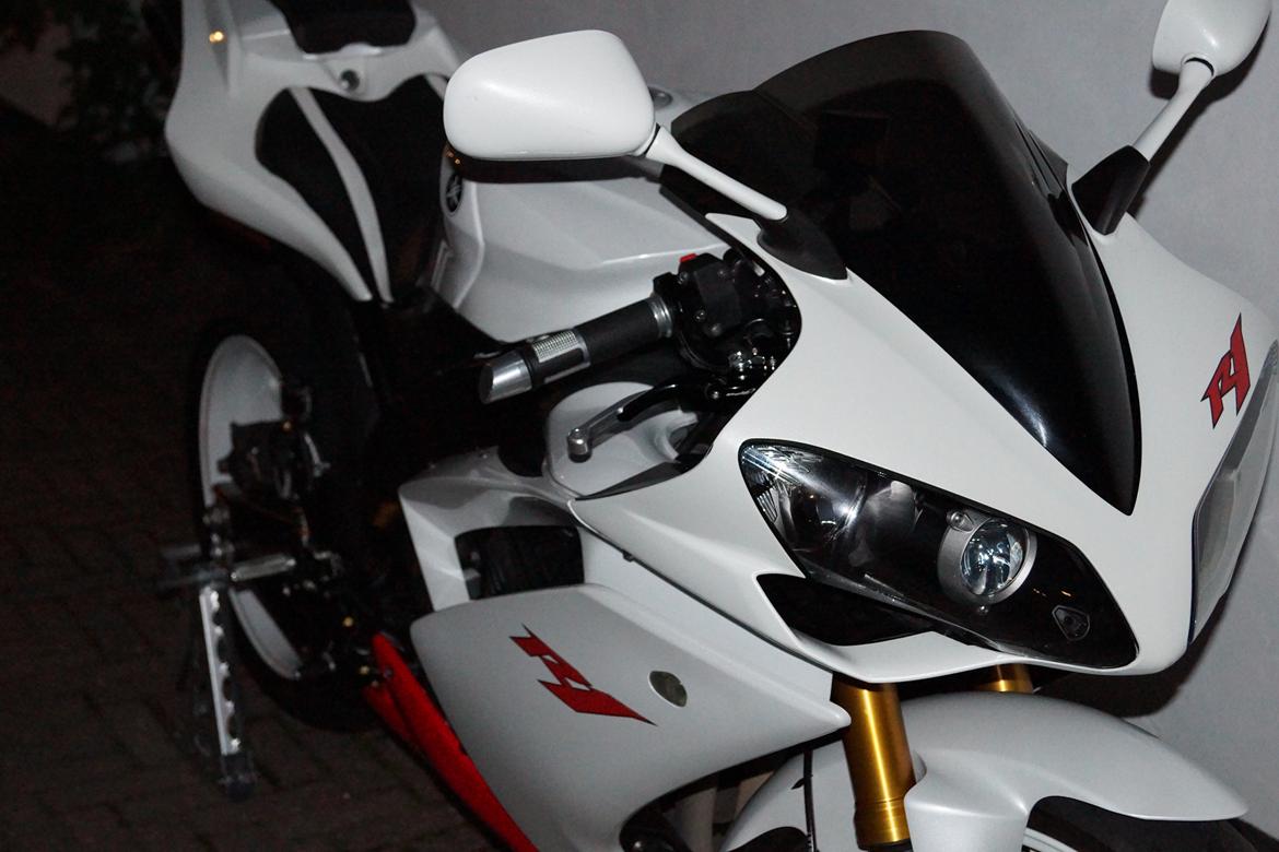 Yamaha R1 billede 19