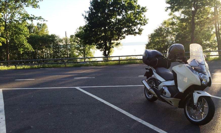 Honda NC 700 DCT Integra - Havde afskrevet de lange udlandsture, - men havde aftaler om to ture, - jeg lige måtte køre, - og surprice! den er faktiksk helt ok at køre langt på..! billede 2