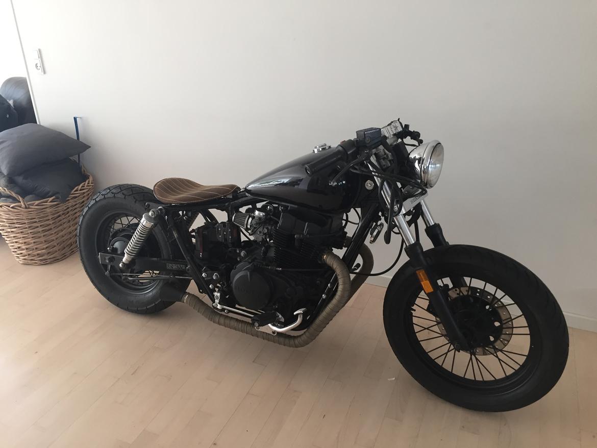 Honda Rebel 450 Bobber billede 1