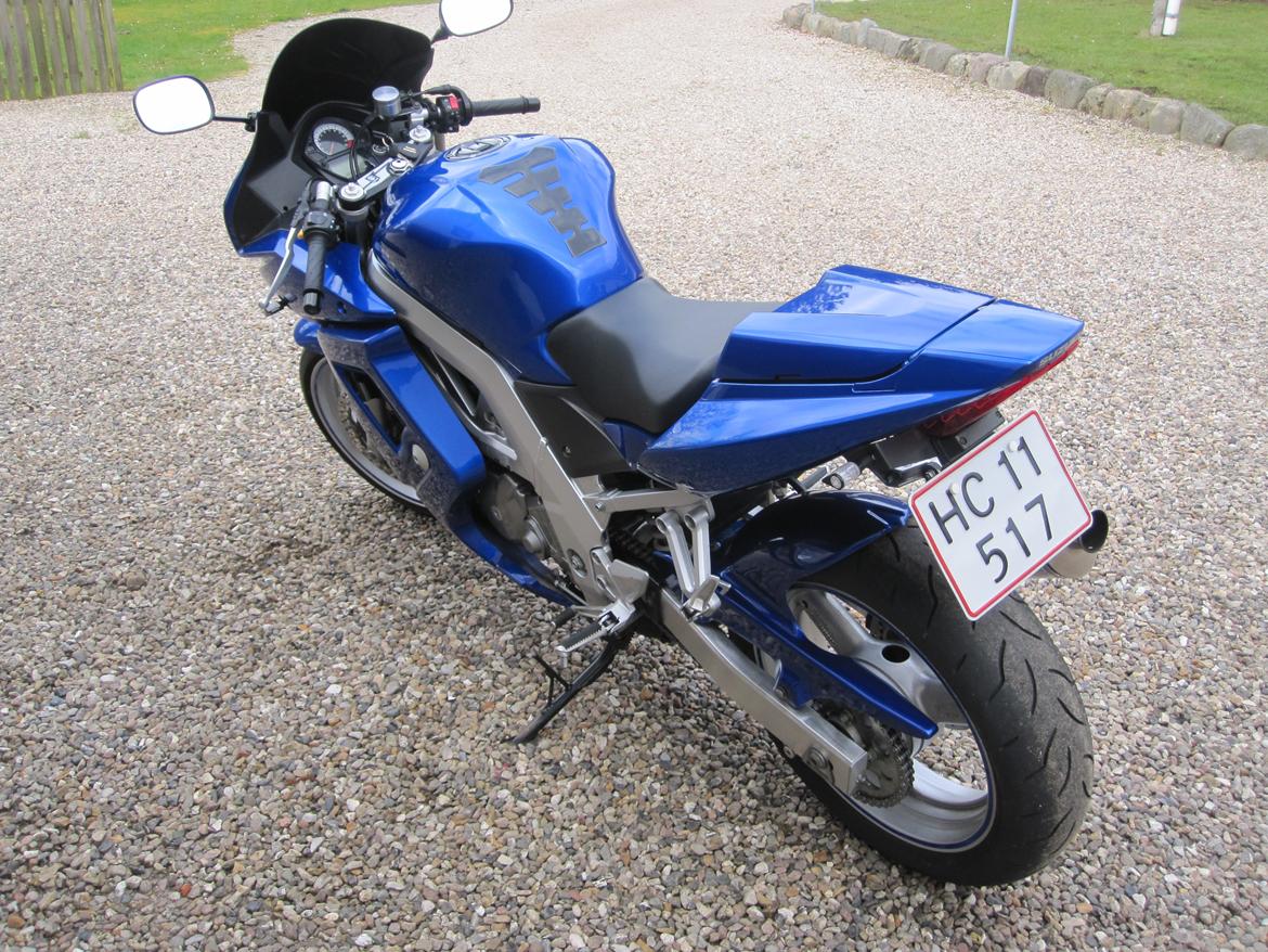 Suzuki SV650S - Læg lige mærke til de chickenstripes - kææææft jeg var en noob dengang :-D billede 6