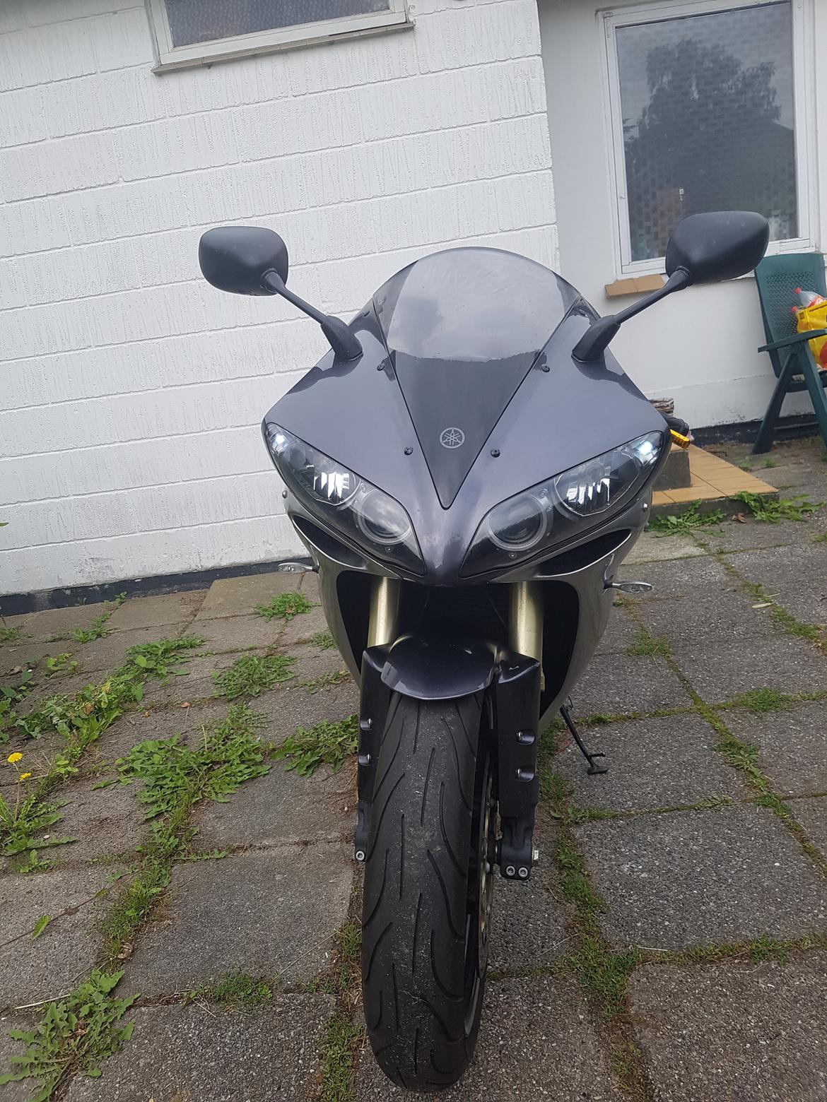 Yamaha R1 billede 4