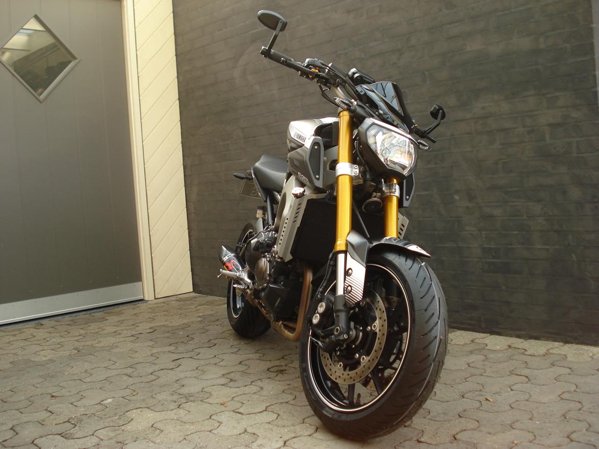 Yamaha MT - 09 "BAGHJULS KONGEN" billede 2