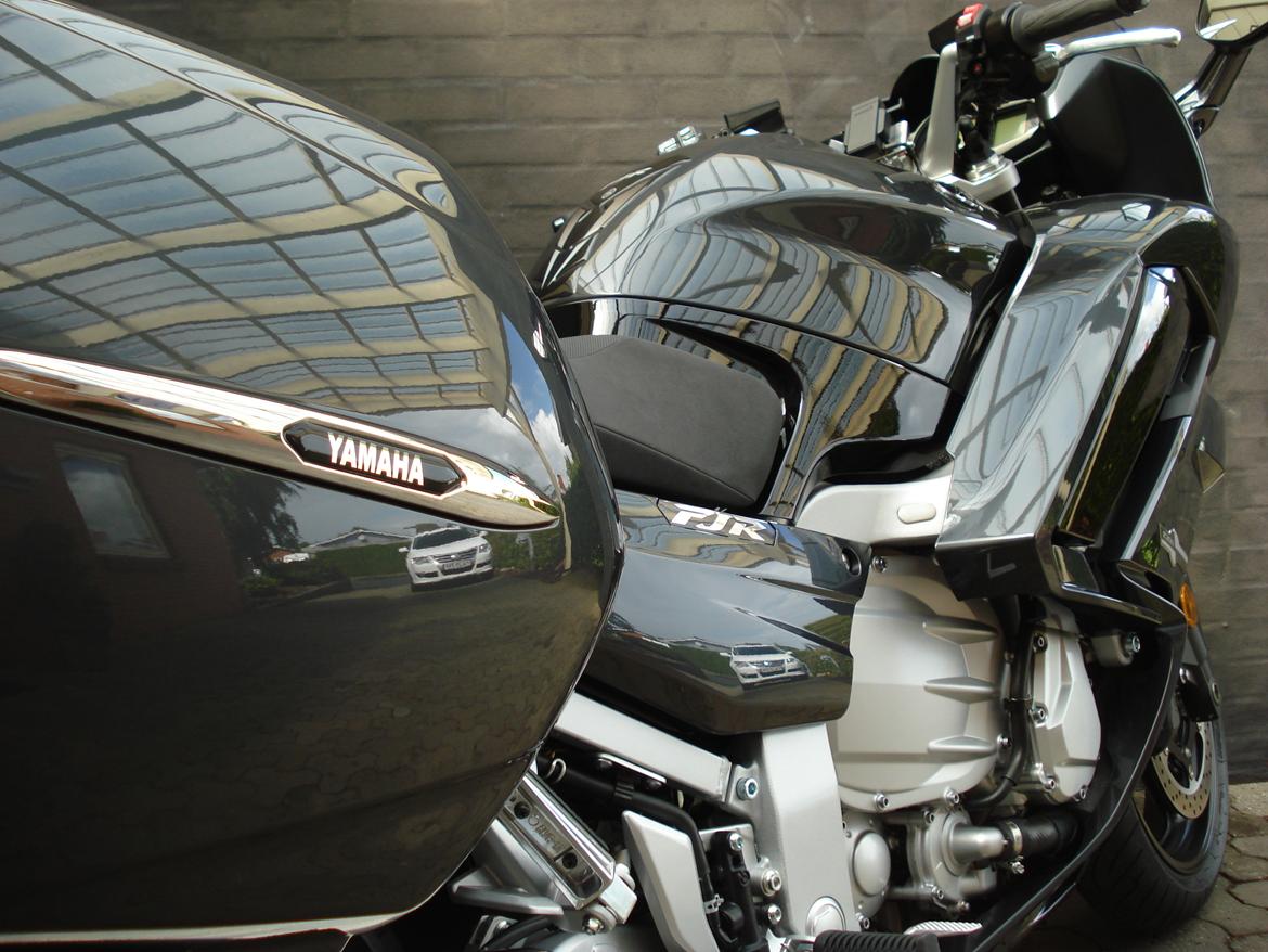 Yamaha "BAMSEFAR"  FJR 1300 AE - FED BIL I BAGGRUNDEN (pæn poleret motorcykel) billede 11