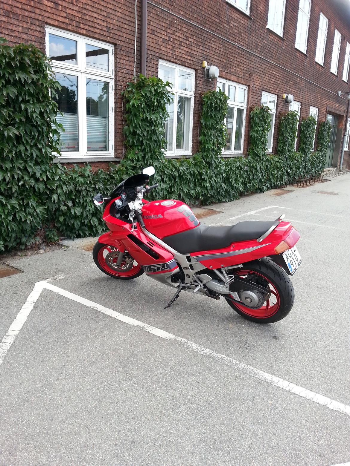 Honda VFR 750 F RC36 billede 3