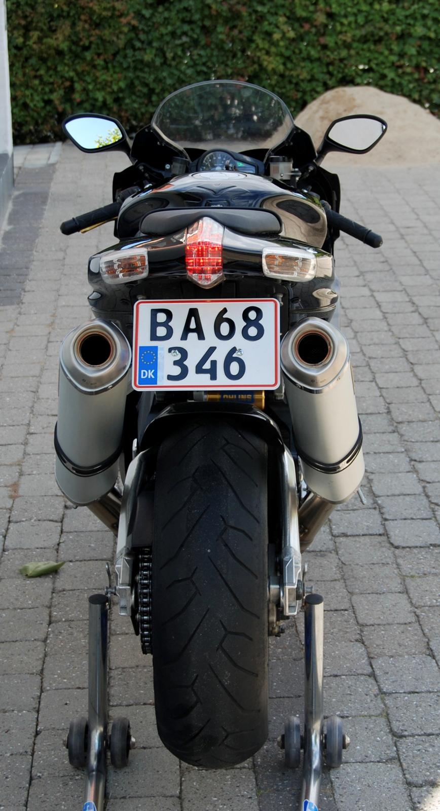 Aprilia Rsv 1000 R Factory - Hul igennem :-) billede 2