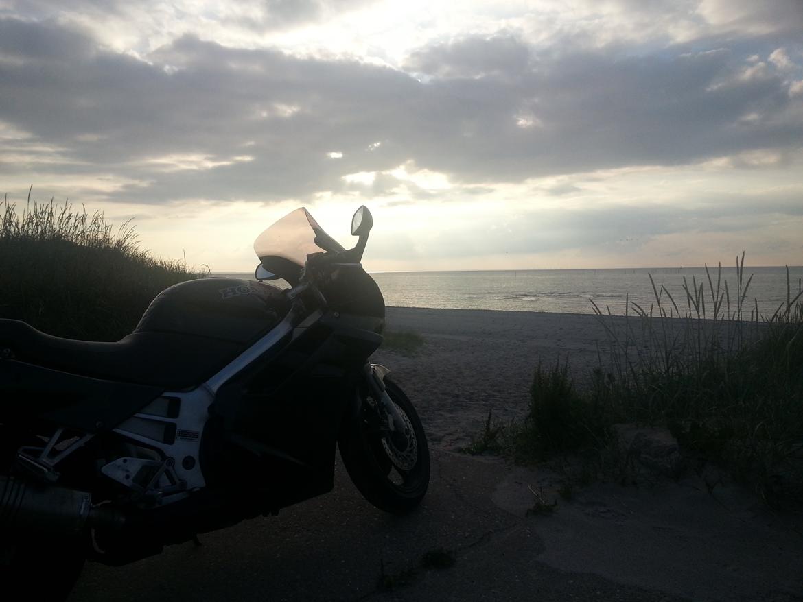 Honda VFR 750 RC36 - Fjellerup strand, ofte mit go-to-place billede 12