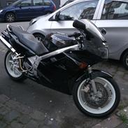 Honda VFR 750F rc36-1