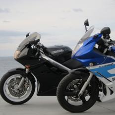 Honda VFR 750F rc36-1