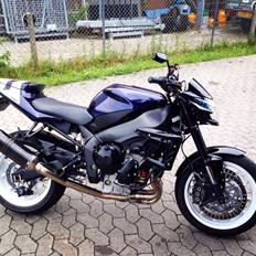 Yamaha Yzf R1 streetbike