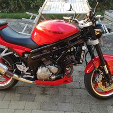 Hyosung GT 650 naked