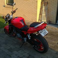 Hyosung GT 650 naked