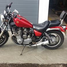 Yamaha XJ 700X Maxim