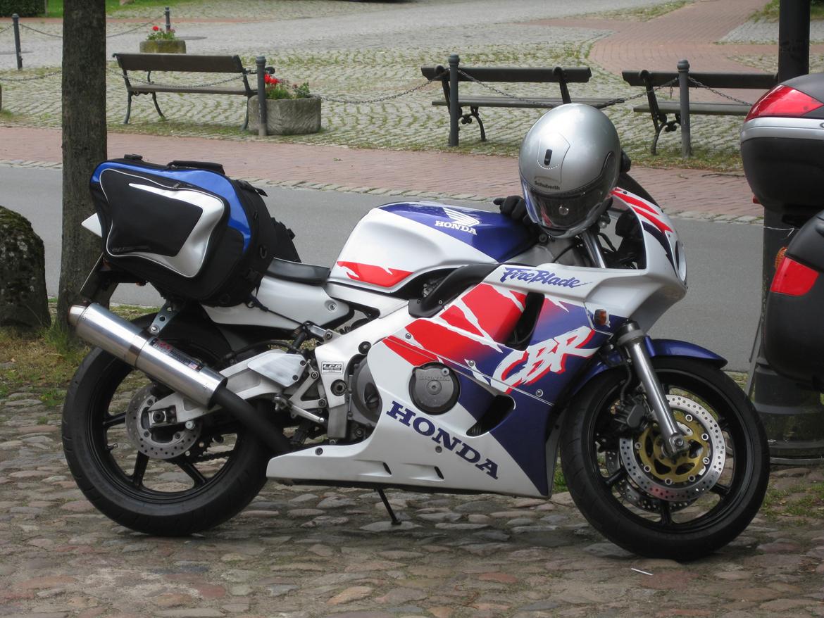 Honda CBR 400 RR Fireblade - L - Har også tasker til. billede 11