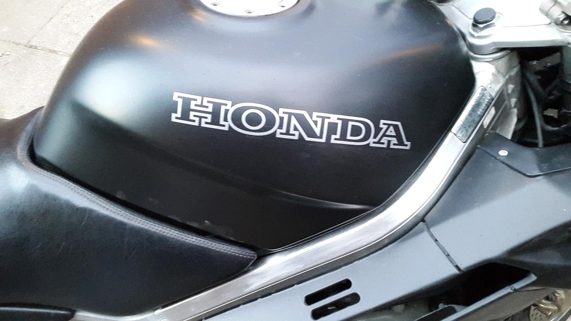 Honda VFR 750F billede 3