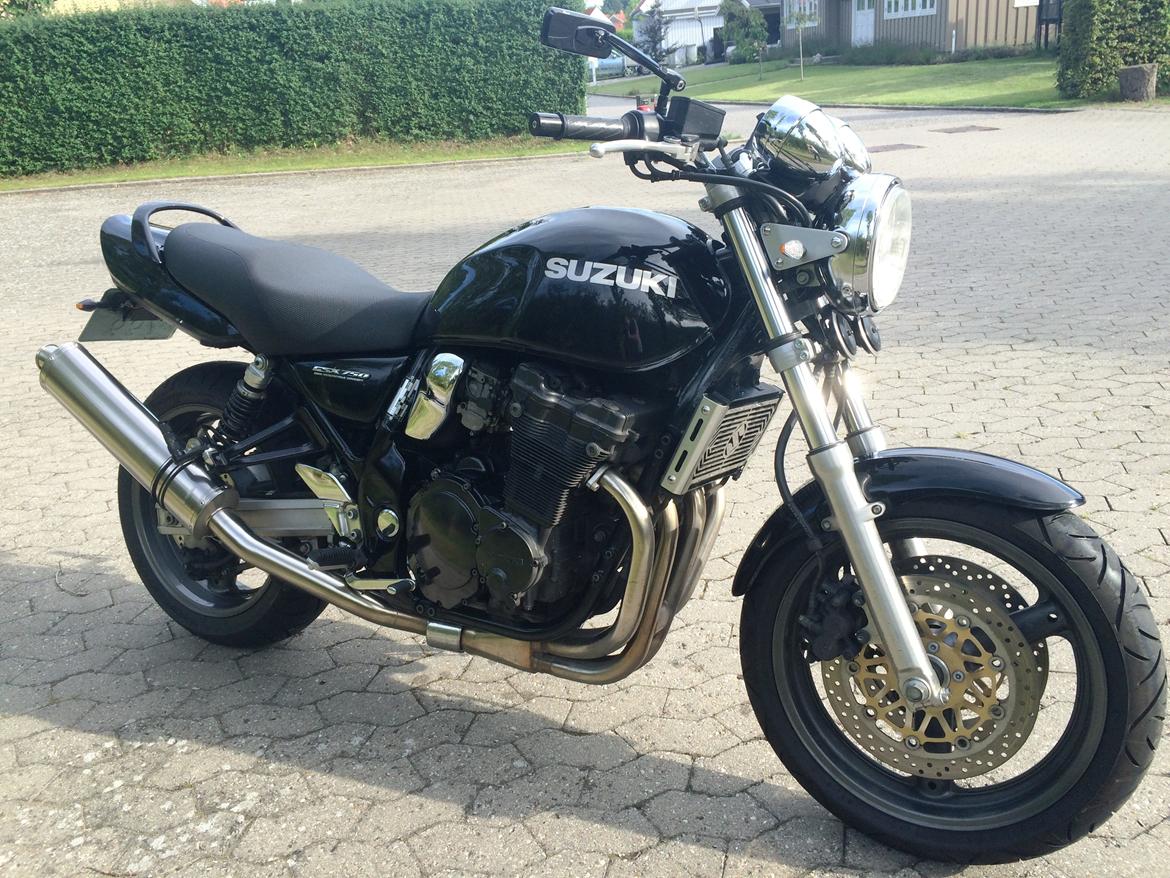 Suzuki GSX 750 Inazuma *Solgt* billede 2