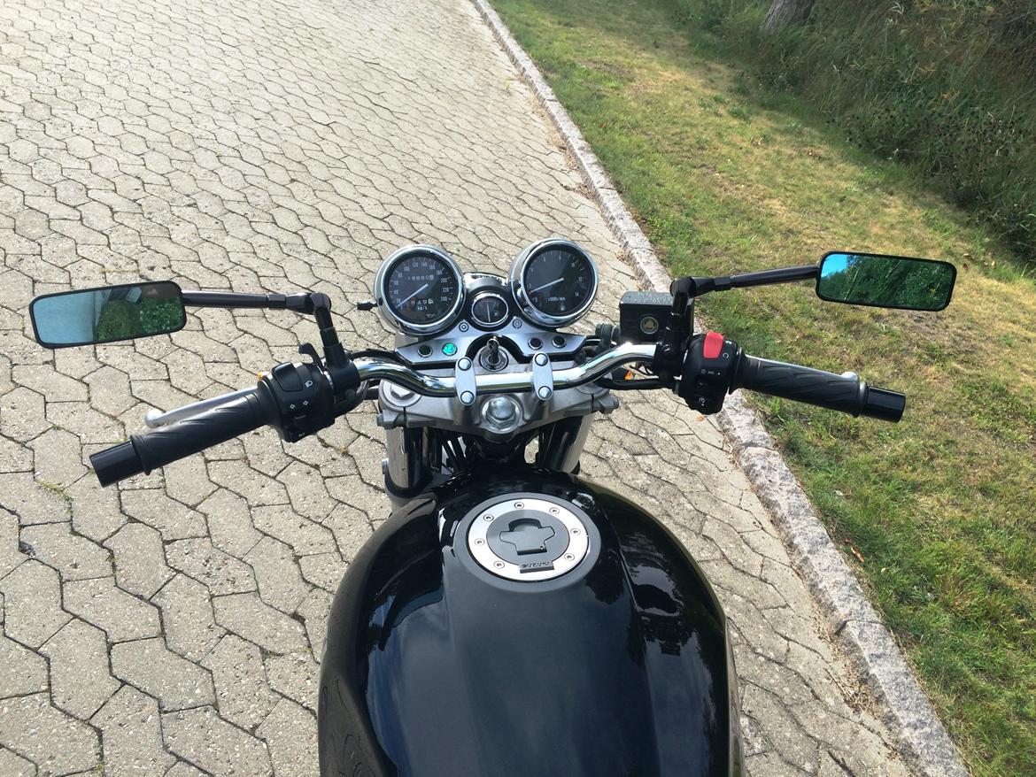 Suzuki GSX 750 Inazuma *Solgt* billede 5