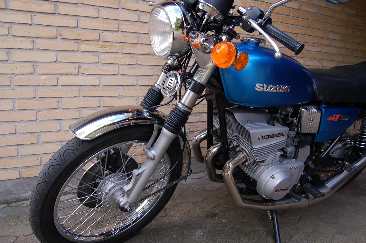 Suzuki GT 550 billede 8