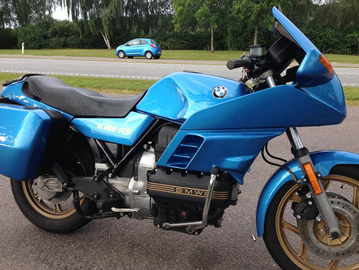 BMW K100 RS - 2 x Ford Ka blå billede 1