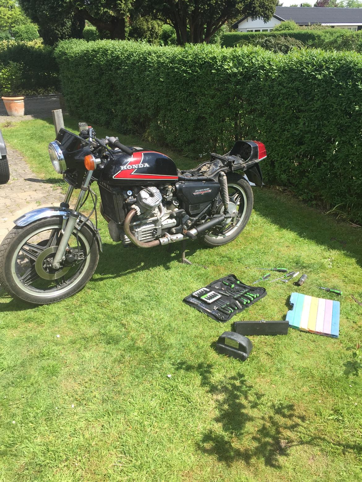 Honda CX500 "Deluxe"  - Dagen efter motorcyklen blev hentet hjem! Projektet er startet. :o billede 20