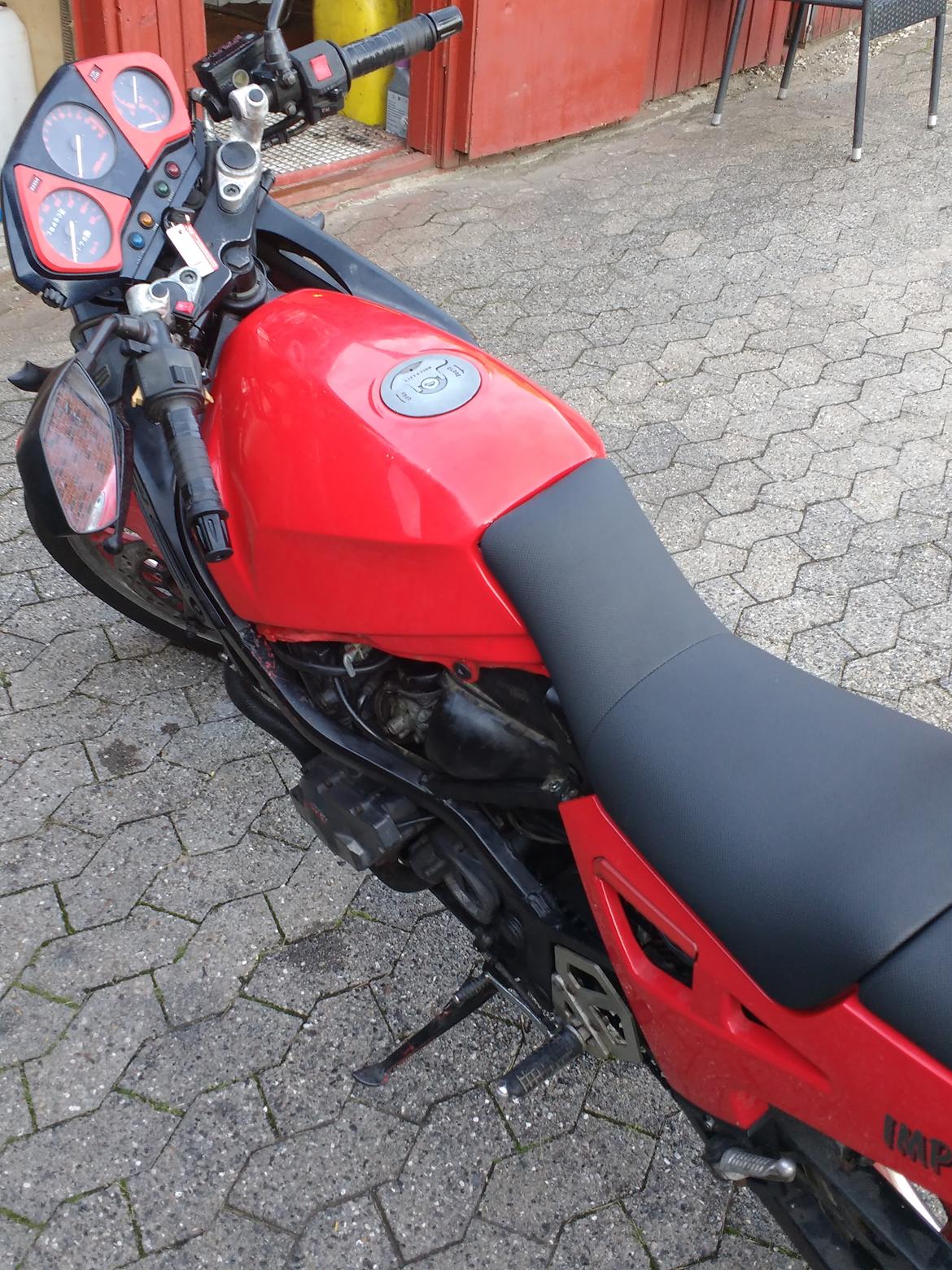 Suzuki GSX 400 X Impulse billede 7