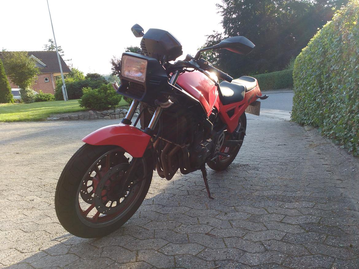 Suzuki GSX 400 X Impulse billede 2