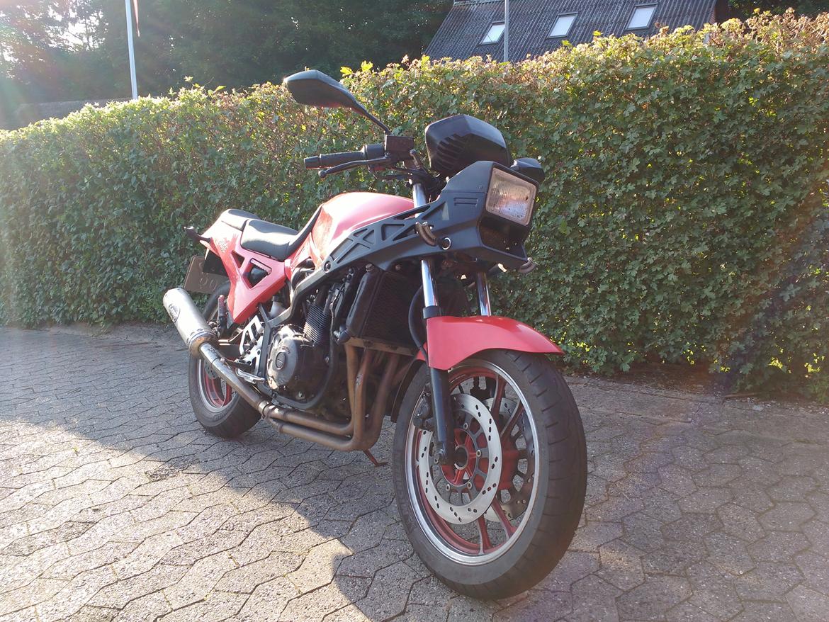 Suzuki GSX 400 X Impulse billede 1