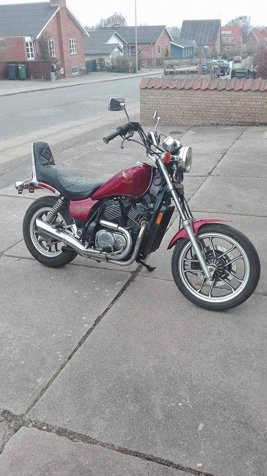 Honda VT500 Brat Bobber - Alle originale dele haves, så den vil kunne bygge tilbage til standart, som på billedet her. billede 16