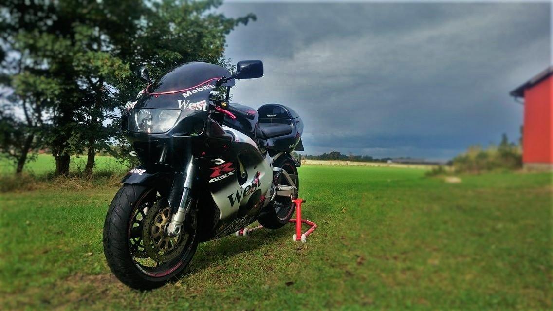 Suzuki GSX-R 750 Srad - Solgt billede 9