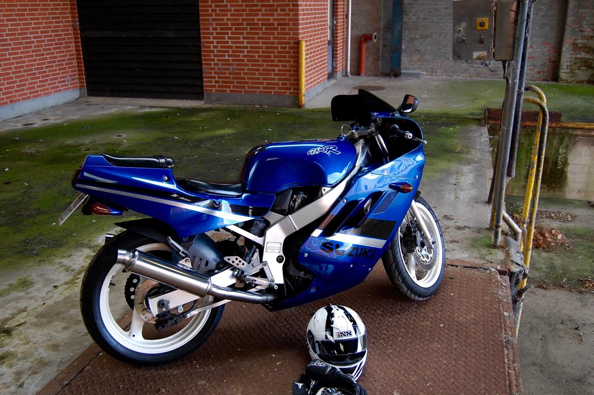 Suzuki GSXR 400 GK73A billede 1