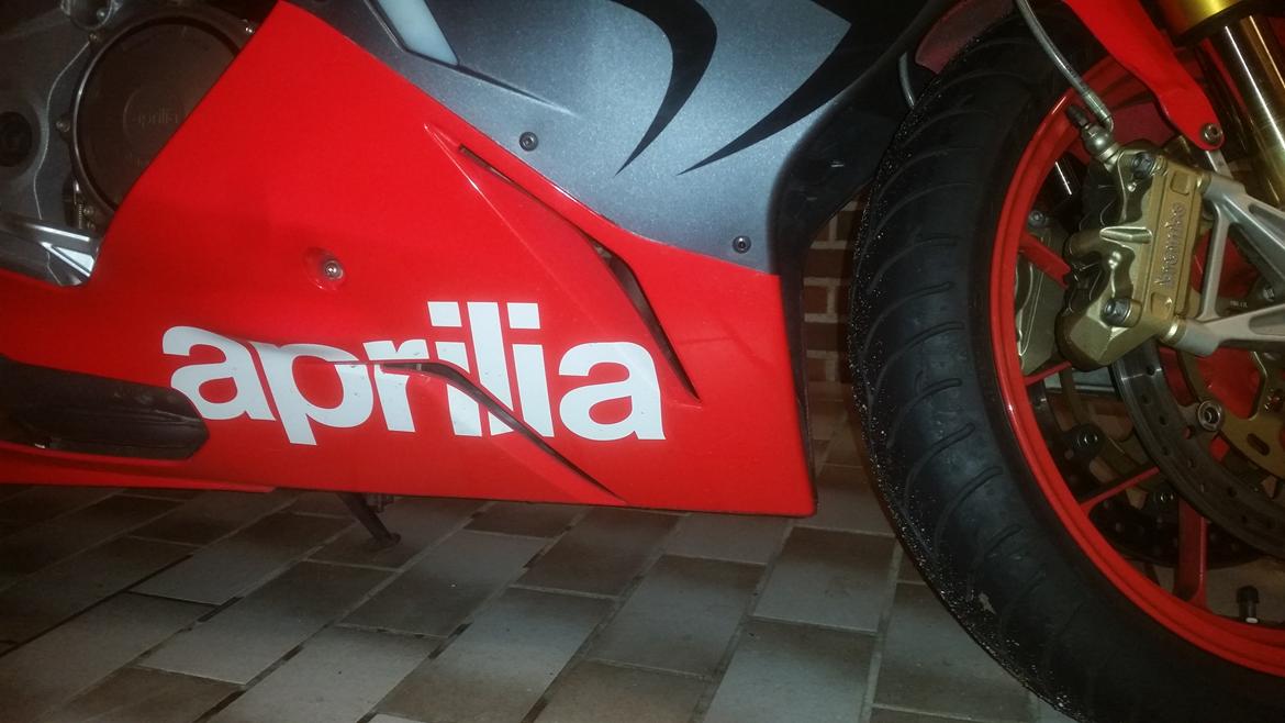 Aprilia RSV1000R (solgt) billede 2