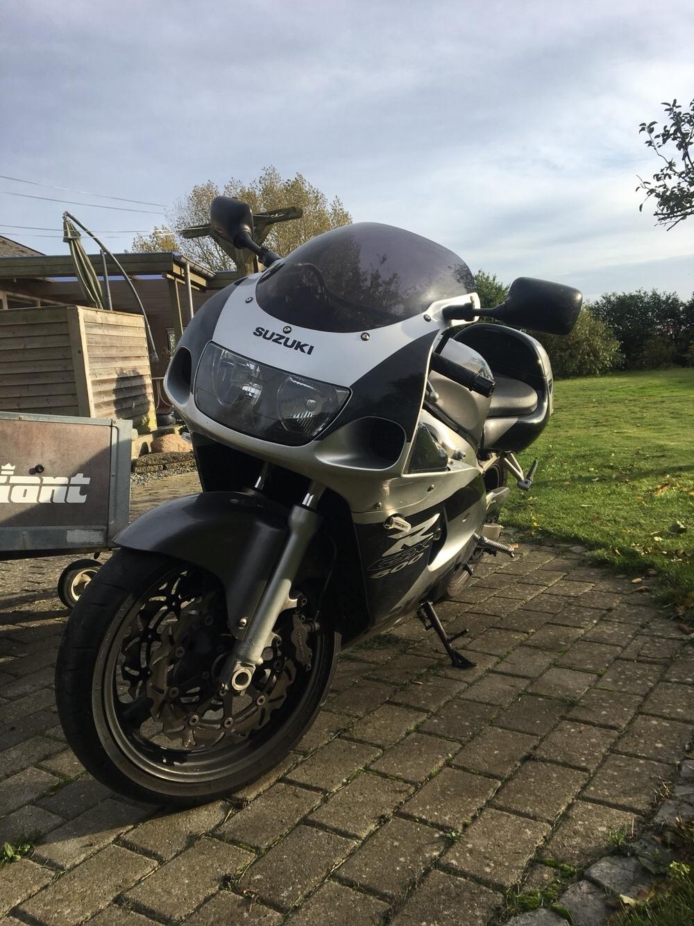 Suzuki Gsx-r 600 srad billede 2