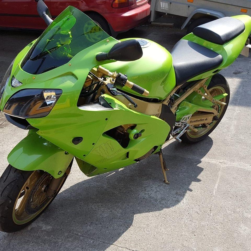 Kawasaki Ninja ZX9R billede 1
