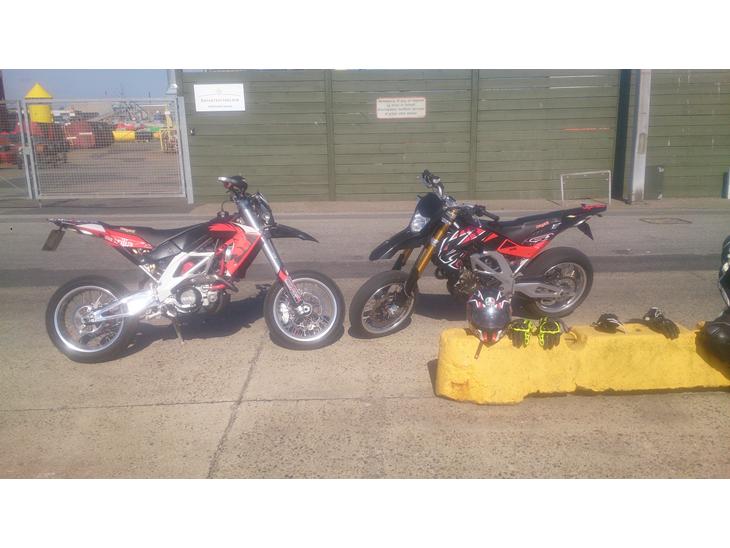 {{currentPhoto.altText}} billede {{currentPhoto.number}}