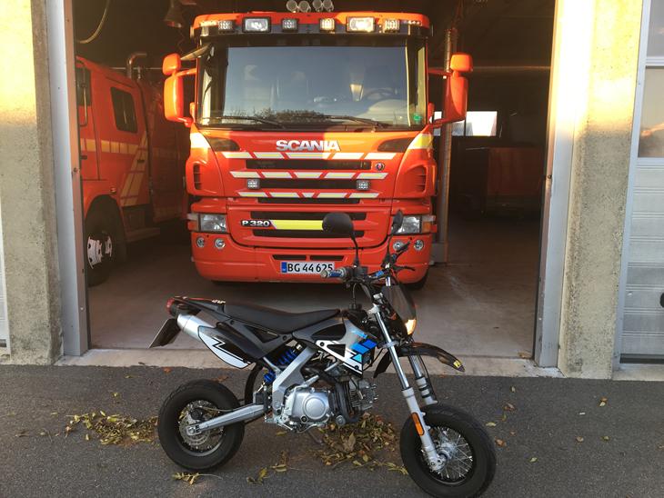 {{currentPhoto.altText}} billede {{currentPhoto.number}}