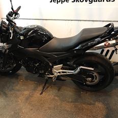 Suzuki GSR600