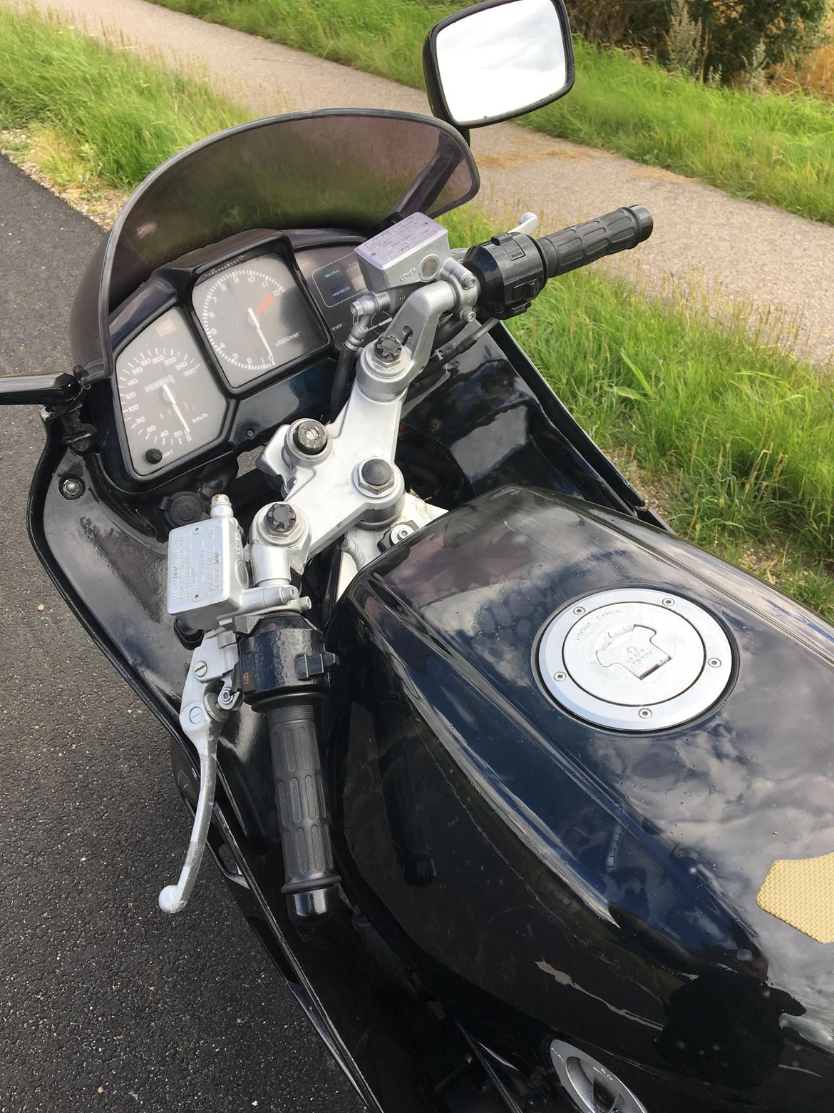 Honda VFR 750F solgt billede 8