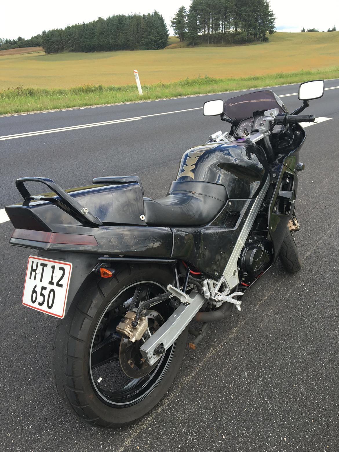 Honda VFR 750F solgt billede 5
