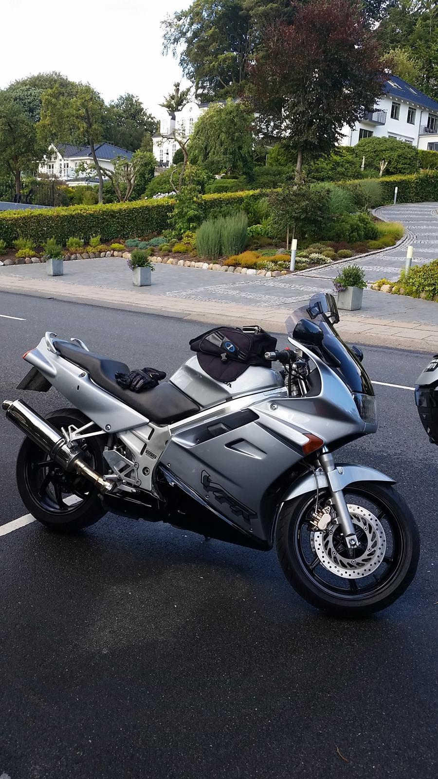 Honda VFR 750 F billede 2