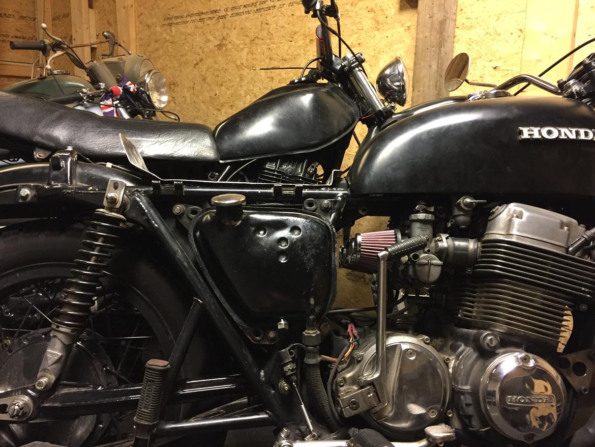 Honda CB750 K3 - Nyt seatpan - sæde 'in progress' billede 6