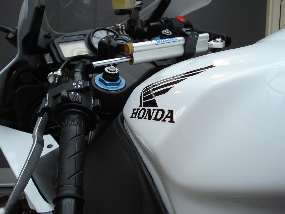 Honda CBR 954 RR Fireblade - Öhlins strydæmper billede 12