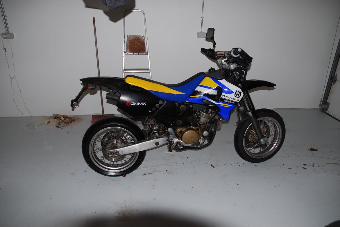 Husqvarna 610 SM-E - Før renovation og kosmetiske opgraderinger billede 10