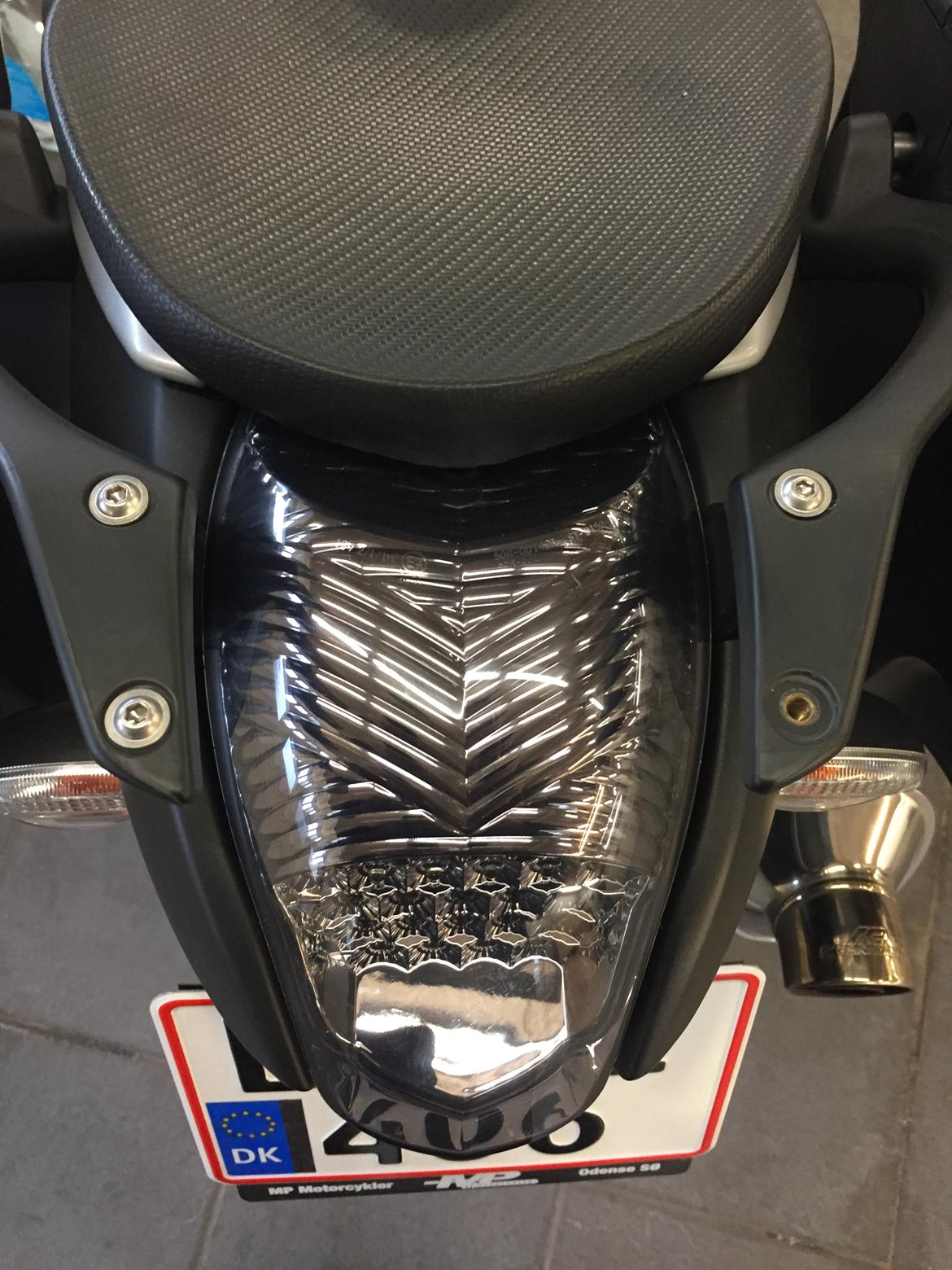 BMW K1200R - Ved at montere rustfrie bolte i de tomme huller. billede 3