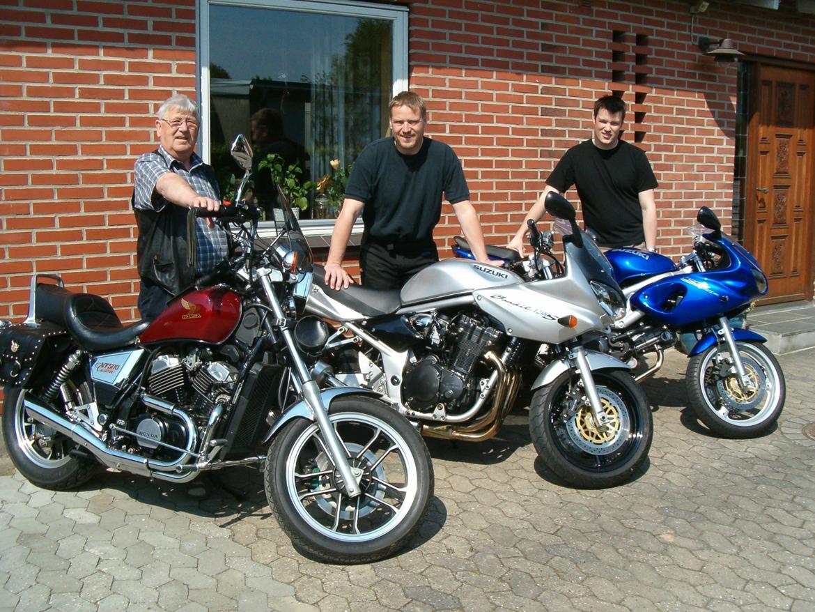 Suzuki GSF 1200 S - Tre generationer (fatter på en Honda VT 500 Costum) billede 18