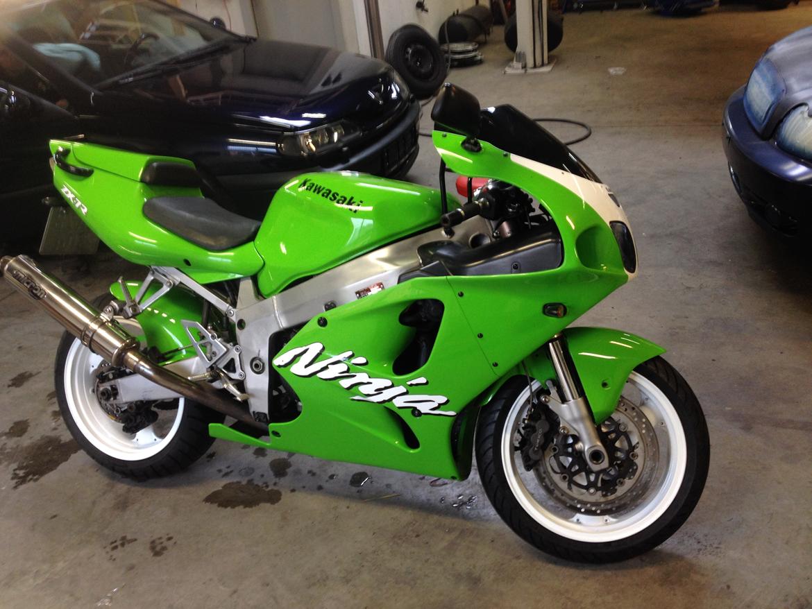 Kawasaki Ninja - ZX-7R  - Ny vasket baby;) billede 2